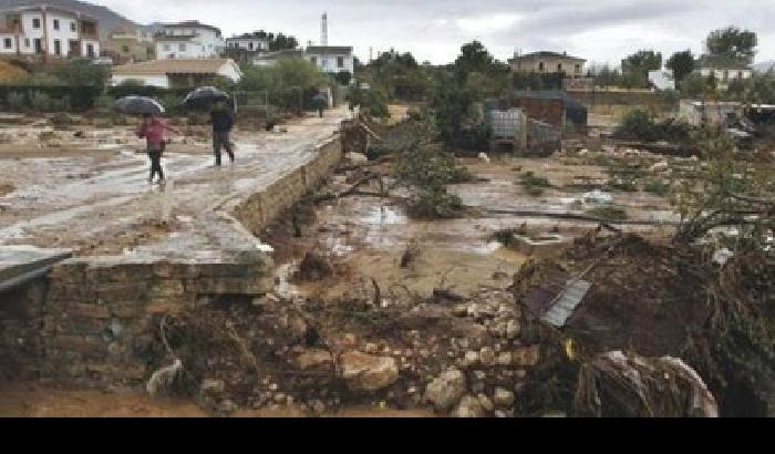 Piogge torrenziali in Spagna: la conta dei morti