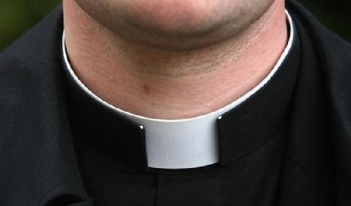 0084AB-NEWS_62854 Fermato un prete: era sul traghetto con una pistola