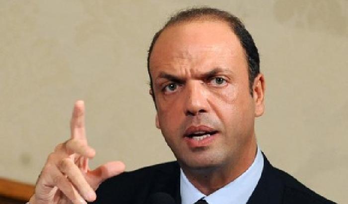 0001D4-NEWS_734-1 Alfano si candida alle primarie. Il Pdl in rotta