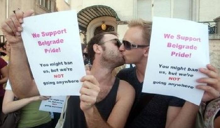 Belgrado vieta di nuovo il Gay pride