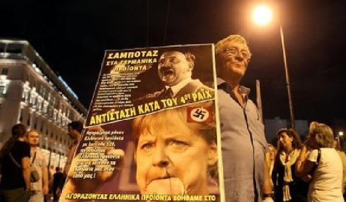 Merkel accolta come l'erede del nazismo