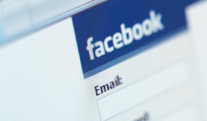 Crea gruppo antisemita su Facebook: condannata