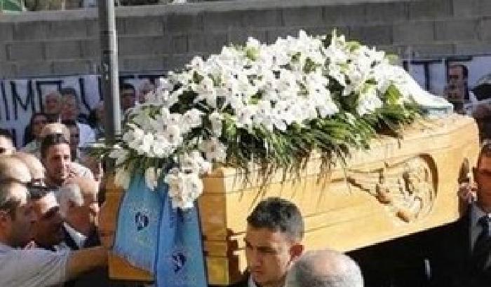 Commozione al funerale di Lino, ucciso per errore dalla mafia