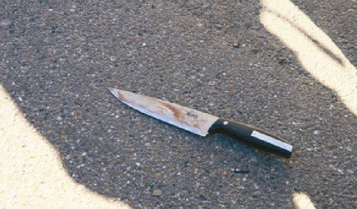 Ha 10 anni e accoltella un sedicenne dopo la partita.