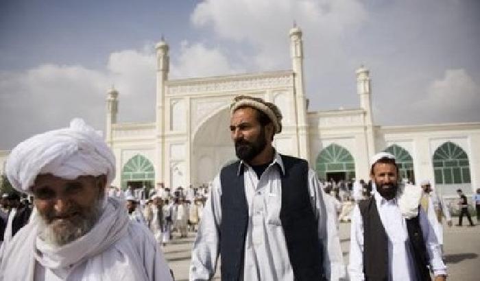 Afghanistan, kamikaze in moschea. Decine di morti