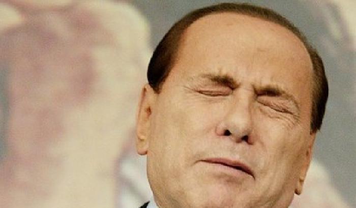 Dietrofront Berlusconi: non me ne vado più
