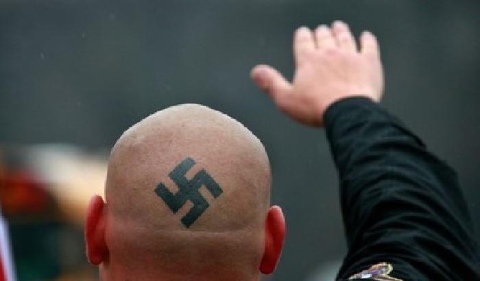 008BAD-NEWS_66503-1 Stormfront: schedati e progetti per attaccare i campi nomadi