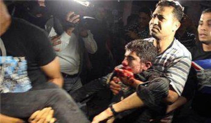 Attacchi aerei israeliani sempre più devastanti. Colpiti edifici governo Hamas