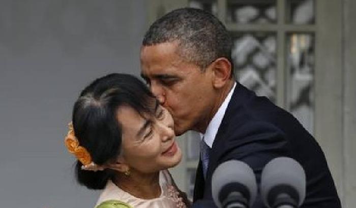 La storica visita di Obama a San Suu Kyi