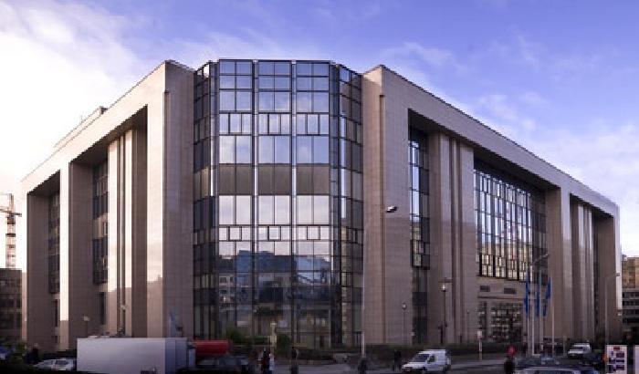 008E02-NEWS_67722 Vertice Ue: scritta nazista nel bagno