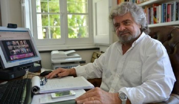 008E3D-NEWS_67888 Grillo insulta le primarie: un viaggio nella pazzia