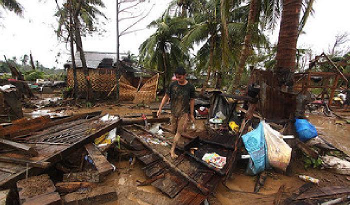 Il tifone Bopha fa 300 morti nelle Filippine