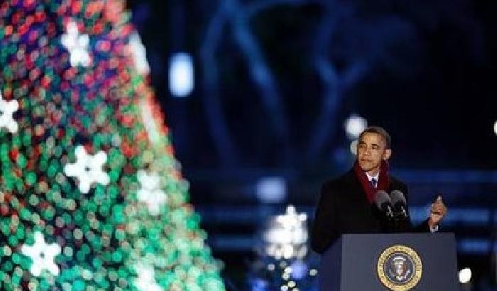 Obama accende l'albero di Natale di Washington