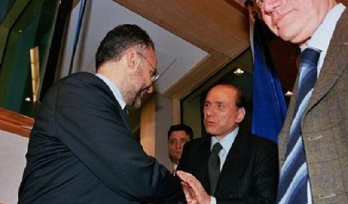 0091BF-NEWS_69949 Berlusconi come Grillo: "Chi critica fuori dalle palle"