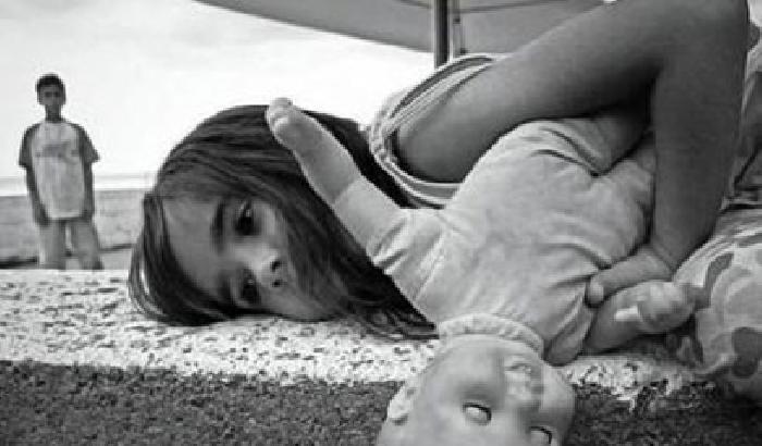 0091F6-NEWS_70205-1 Anonymous smaschera una rete di pedofili su twitter