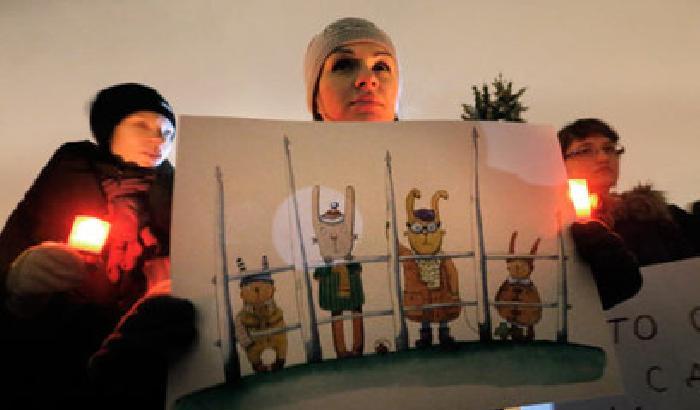 00937F-NEWS_71009 Putin firma la legge che vieta le adozioni agli Usa