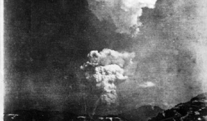 Hiroshima,  la foto a lungo inedita del fungo atomico