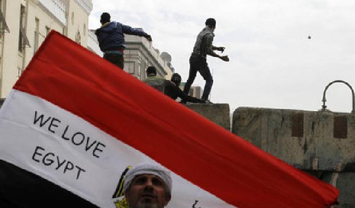 Egitto in piazza contro Morsi: scontri e feriti