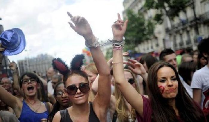 Adozioni per i gay: la Francia c'è quasi
