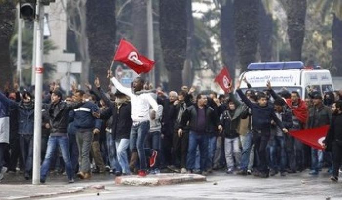 Ucciso leader dell'opposizione, Tunisia in rivolta