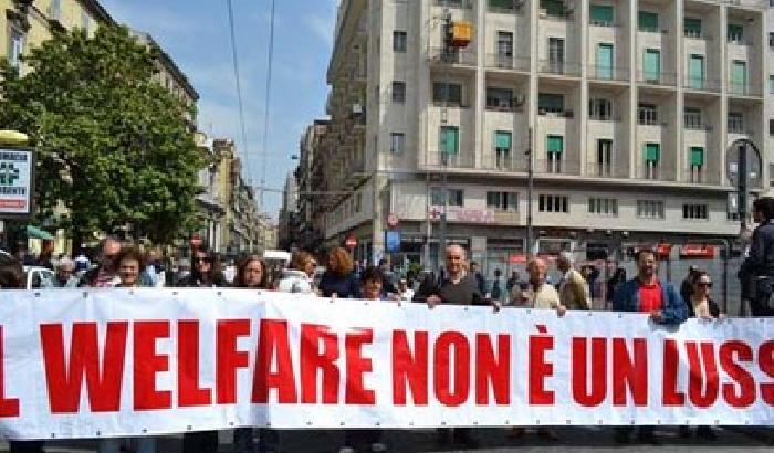 In piazza i lavoratori del sociale