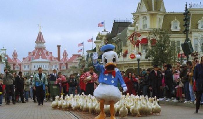 Disneyland, Paperino accusato di razzismo