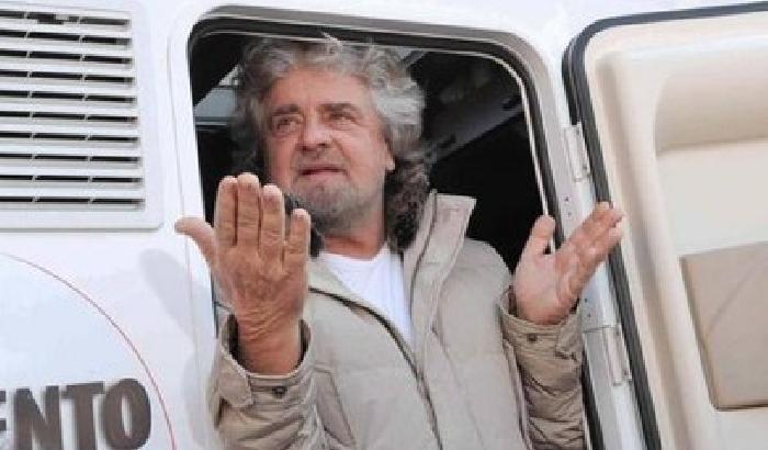 009D5D-NEWS_76481 Arrendetevi: Grillo copia lo slogan missino del '93