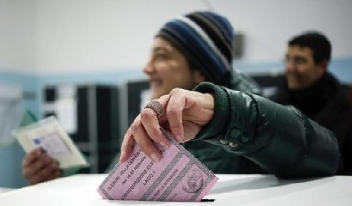 009E2E-NEWS_76949 Elezioni: affluenza in calo del 5,7%