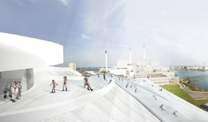 In Danimarca con gli sci sul tetto dell’inceneritore