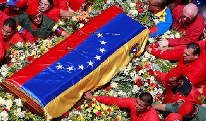 00A000-NEWS_77922 Hugo Chavez vive e lotta insieme a noi