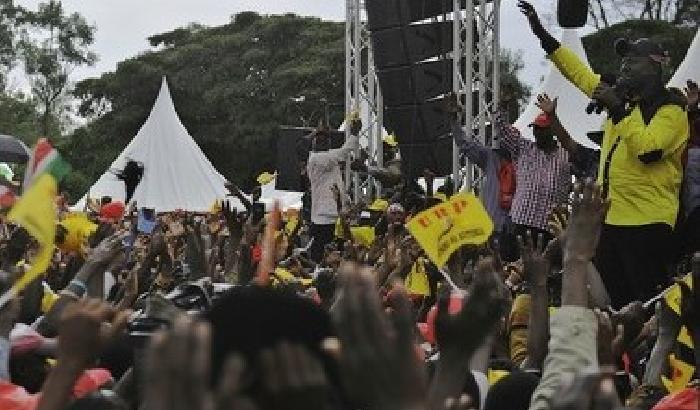 Kenya: gente barricata in casa, spoglio lentissimo