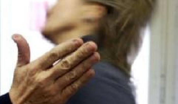 Milano, picchia la fidanzata per convertirla all'Islam