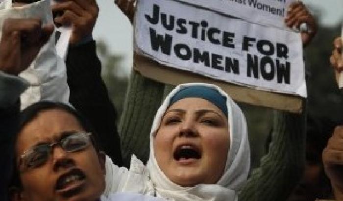 India: aggredita e violentata da sette uomini