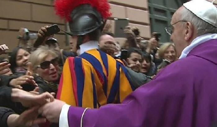 00A1FE-NEWS_79088 Il Papa a Sant'Anna saluta tutti i fedeli