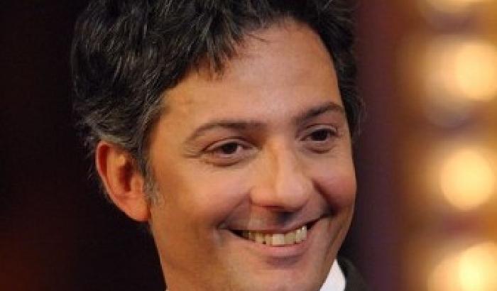 Fiorello imita Crimi e i grillini si infuriano