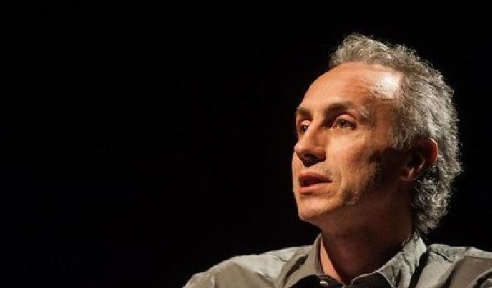 Travaglio con Battiato: il re è nudo, la regina troia