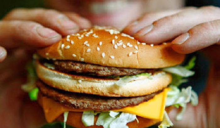 Crisi, da McDonald's hamburger a 90 cent