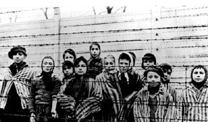 00A680-NEWS_81587 No ai viaggi ad Auschwitz: bufera sui grillini toscani