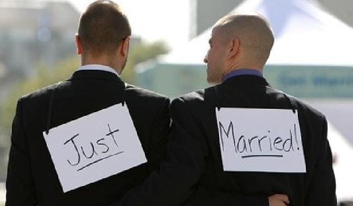 00A6EF-NEWS_81832 La Francia dice sì a nozze e adozioni gay