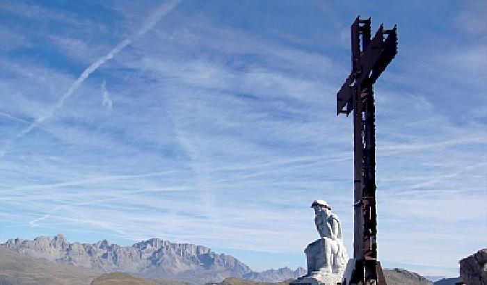 Gli ambientalisti insorgono: basta con le croci in montagna