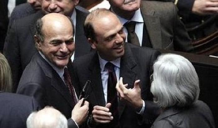 00A833-NEWS_82517 Sondaggi: cresce Pdl, Pd in picchiata