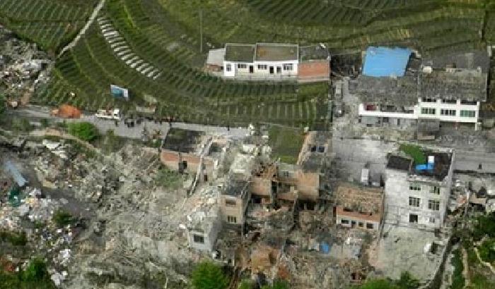 Violento terremoto in Cina, almeno 100 vittime