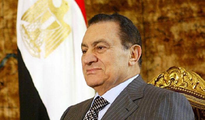 Mubarak di nuovo alla sbarra: sono triste per il mio Paese