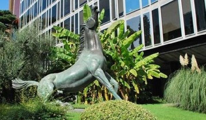 La Rai affonda e i dipendenti pagano