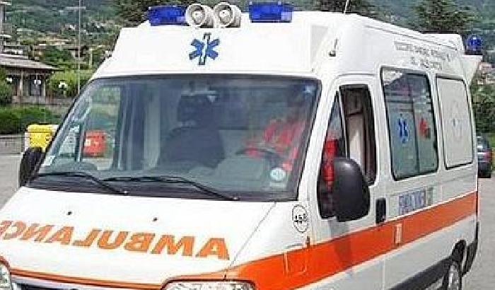 La sua casa va all'asta, dà fuoco alla famiglia