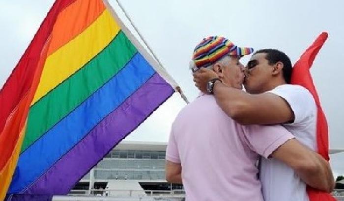 Il Brasile apre alle nozze gay