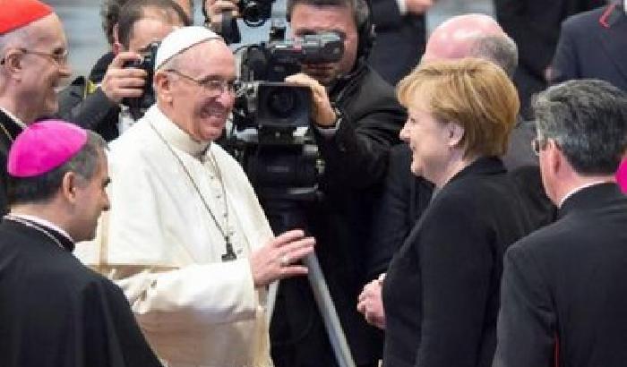 Papa: con Merkel parlato di sviluppo basato su dignità persona
