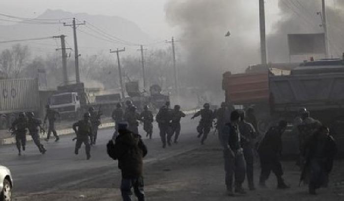 00AE15-NEWS_85625 Attentato a Kabul, grave funzionaria italiana