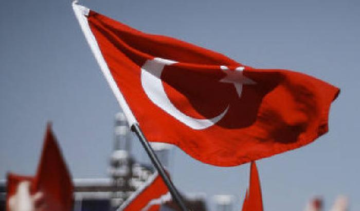 00AF20-NEWS_86178 Turchia: studenti islamici censurano una modella in bikini