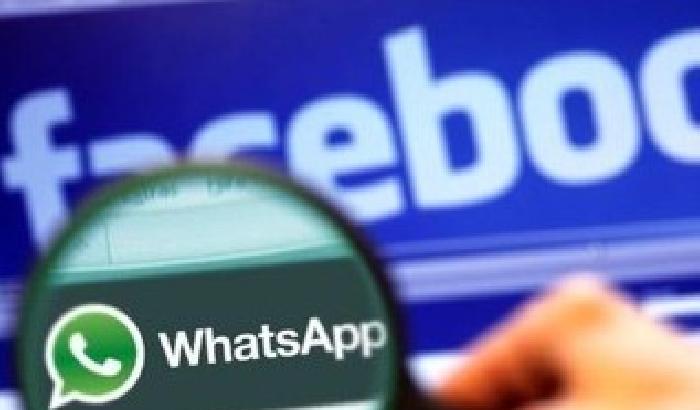 Bufale a valanga su Facebook e WhatsApp